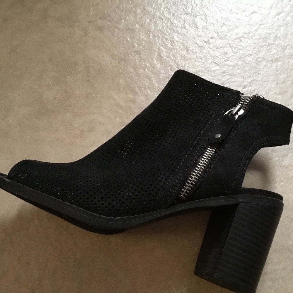 American Rag & Cie Black Heeled Booties